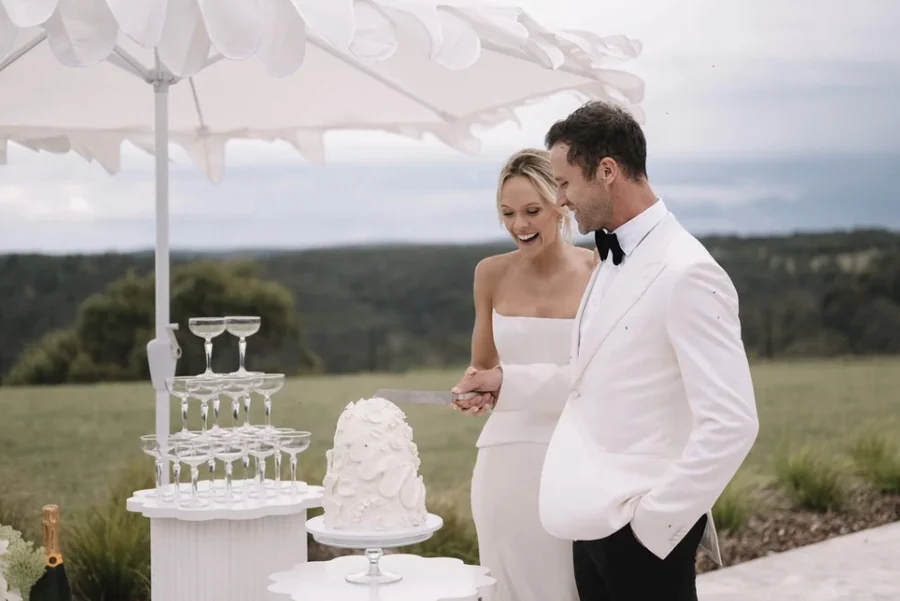 Caoura Cliffs &mdash; a champagne tower at the reception