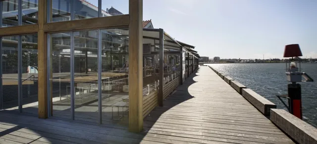 Honeysuckle Hotel Harbourside Deck