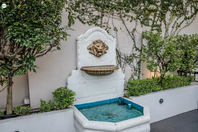 Pro Regal Pavilion — the fountain in the Sunset Court courtyard