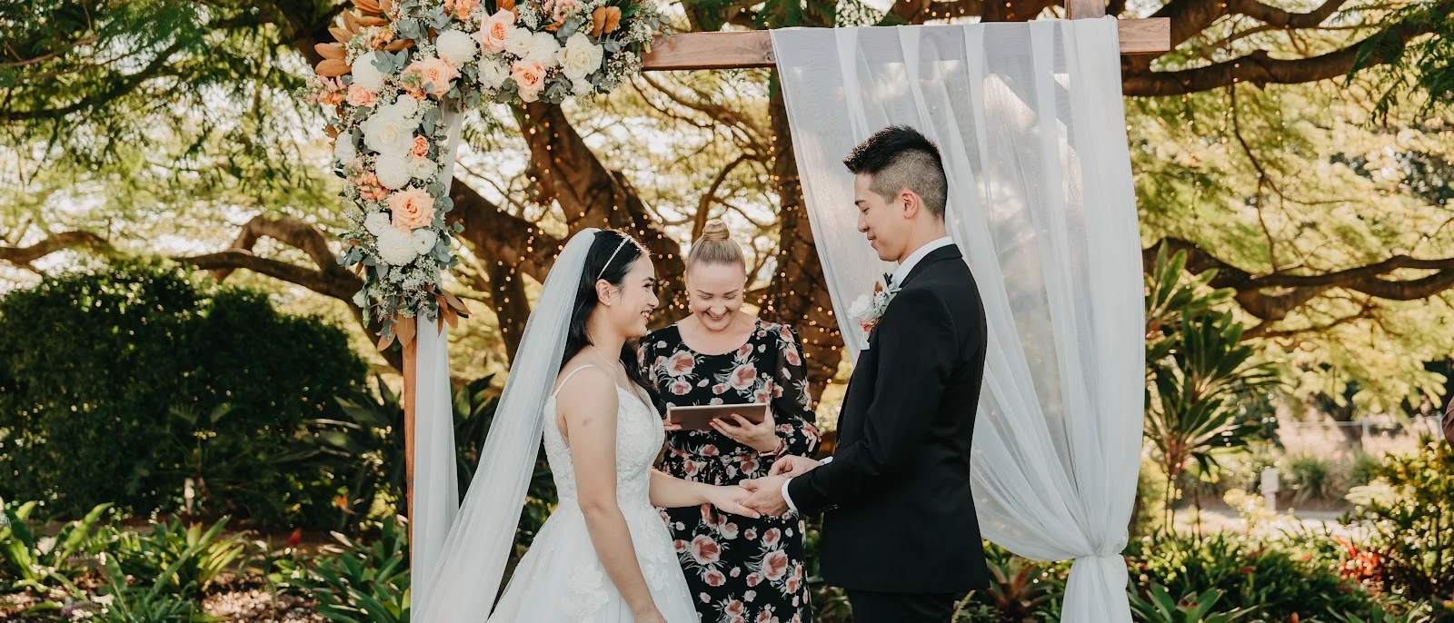 Hills Celebrant, Brisbane Wedding Celebrant and MC