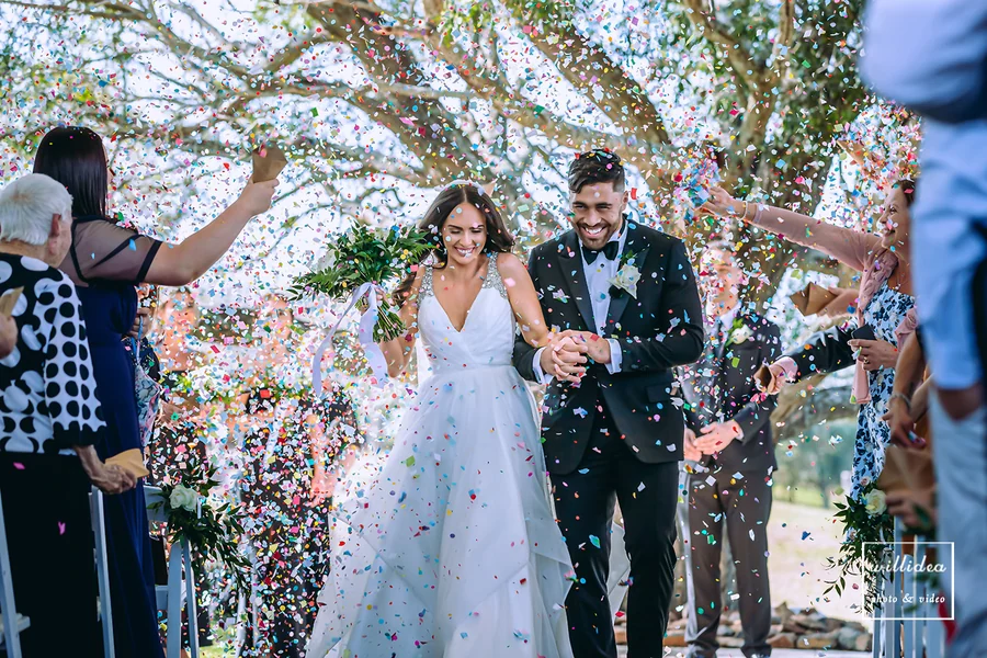 Willidea Studio &mdash; a confetti exit after the ceremony