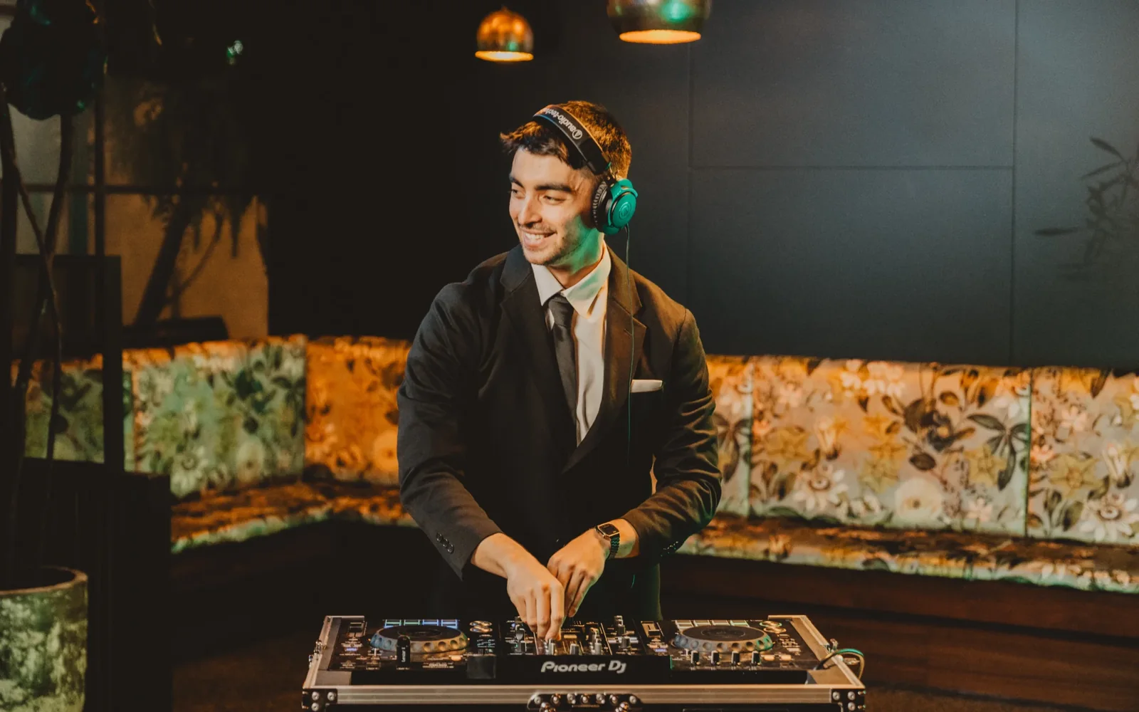 Melbourne Entertainment Company — Melbourne wedding DJ