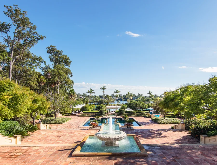 InterContinental Sanctuary Cove Resort — the Fountain Terrace and fountain by day