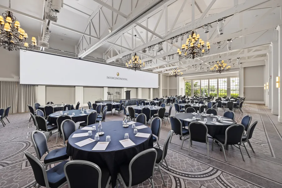 InterContinental Sanctuary Cove Resort &mdash; MacArthur&rsquo;s Ballroom in cabaret setup