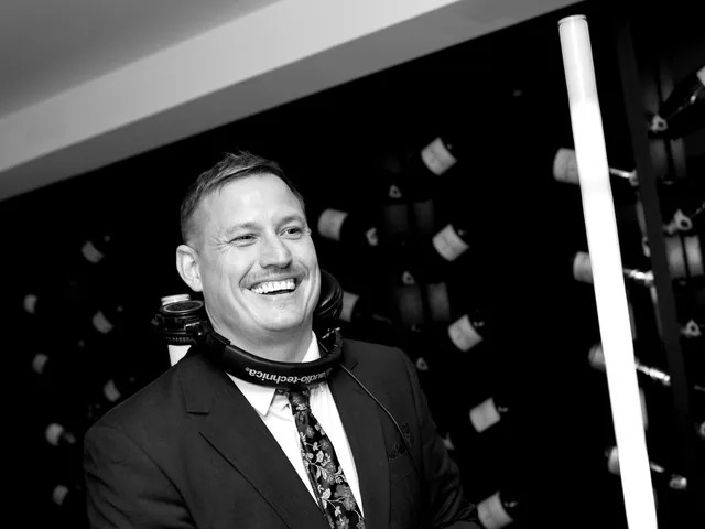 DJ Joe Barrs wedding photo 6