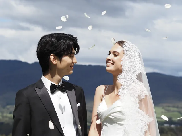 GWM Wedding bridal gown photo 5