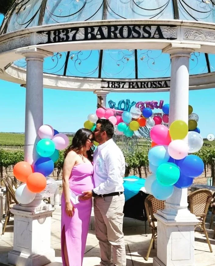 1837 Barossa &mdash; the couple at the gazebo