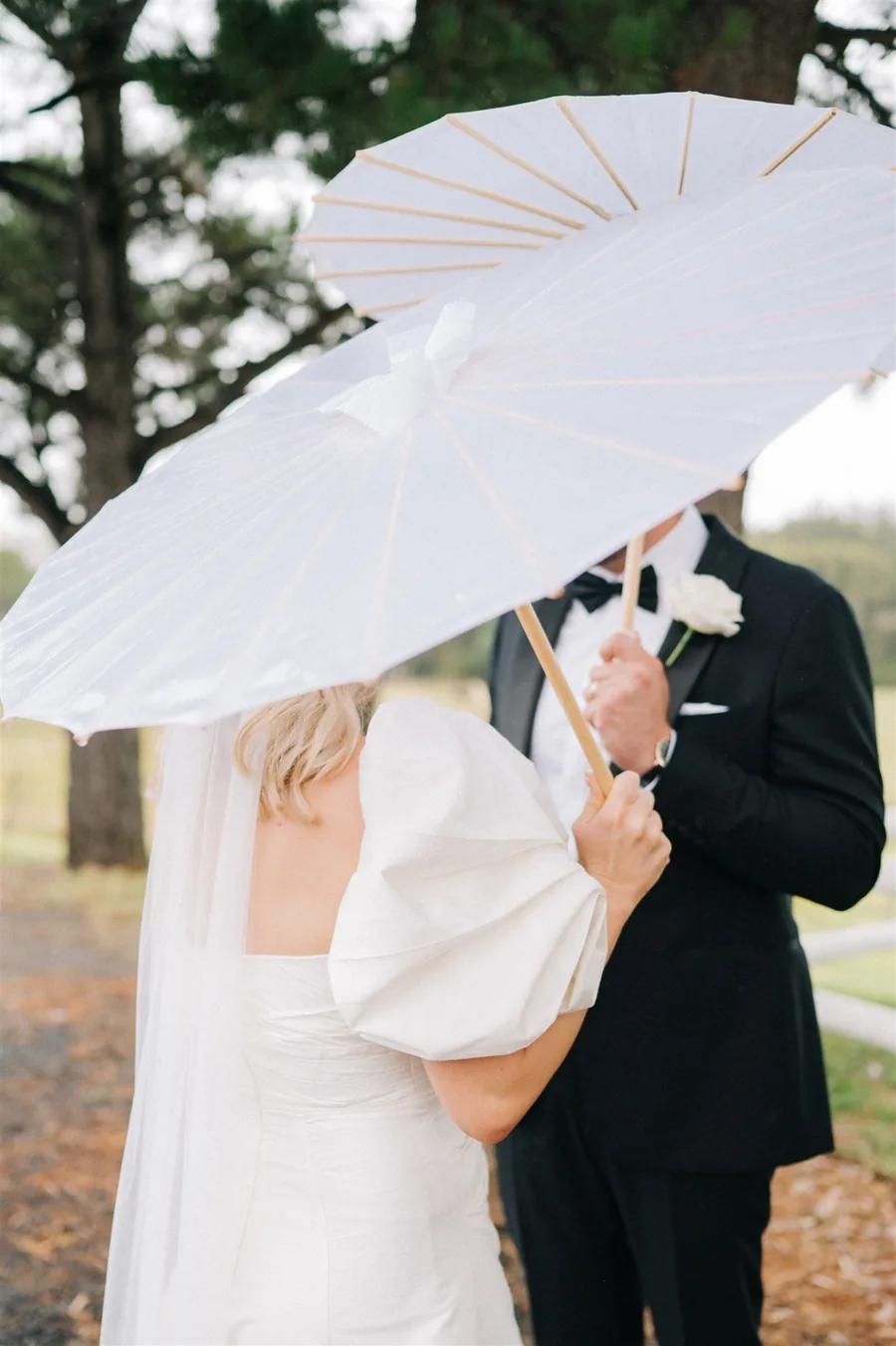 Lost Phoenix Farm &mdash; the couple beneath a parasol