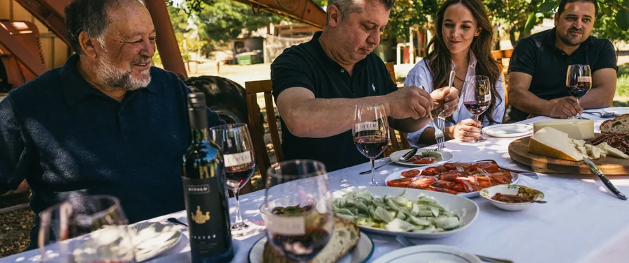 Mitolo &mdash; a long lunch under the trees
