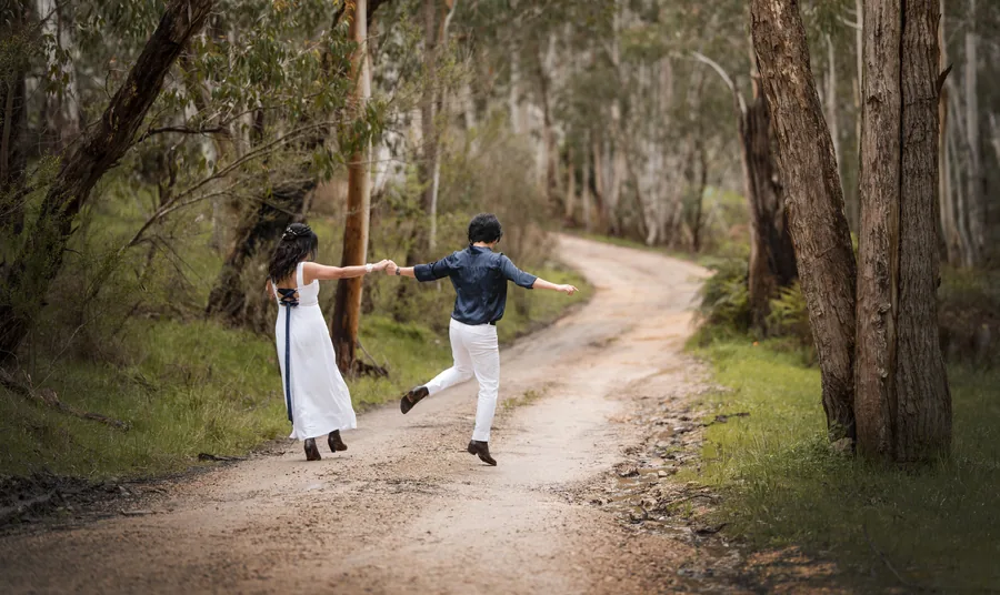 Sinclair's Gully — the couple dancing on the forest track