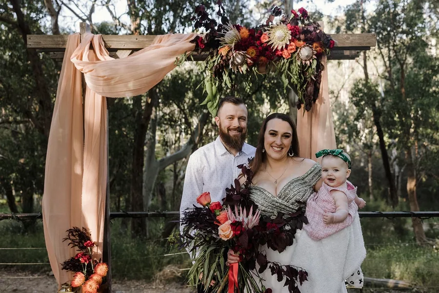Sinclair's Gully &mdash; the couple at the floral arch