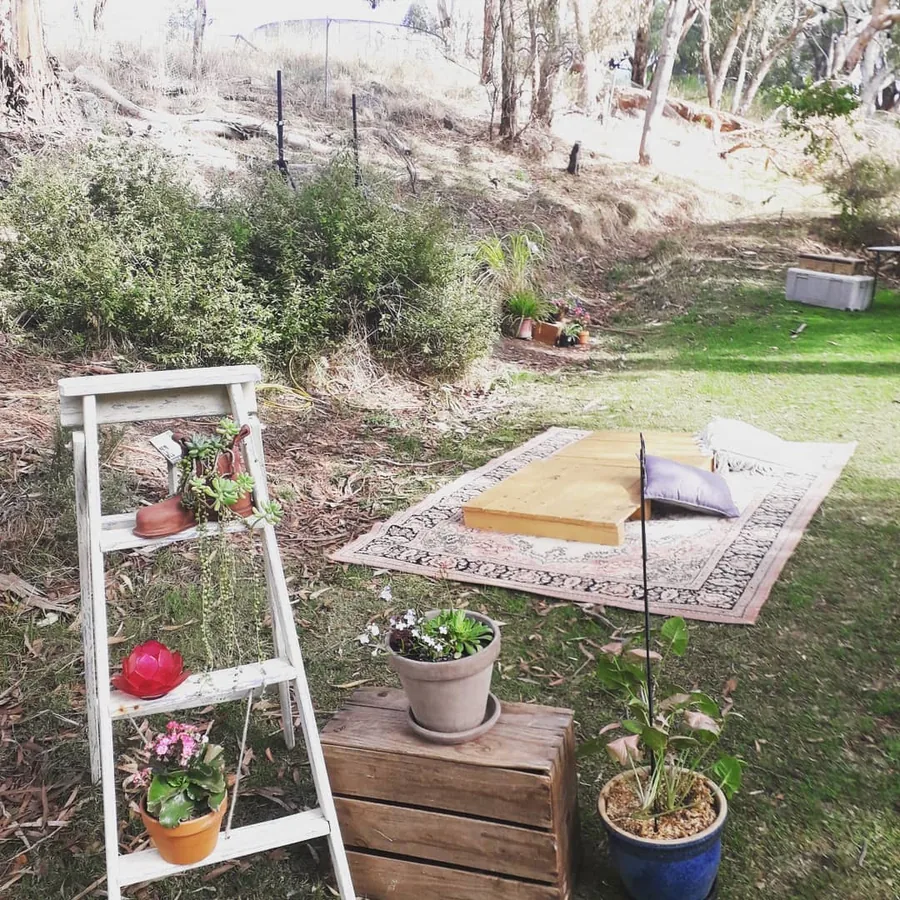 Sinclair's Gully &mdash; a styled setting on the grass