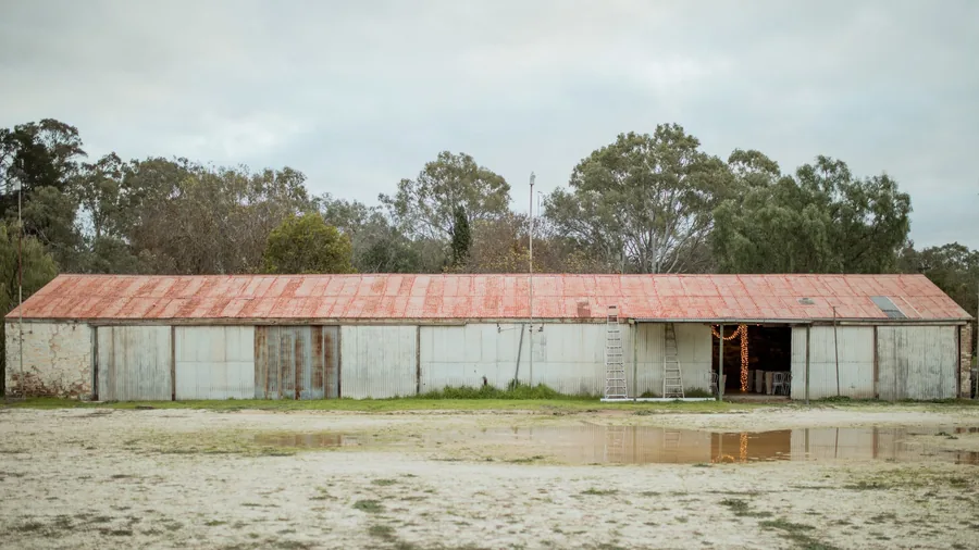 The Brae Dawesley &mdash; the Long Barn from the yard