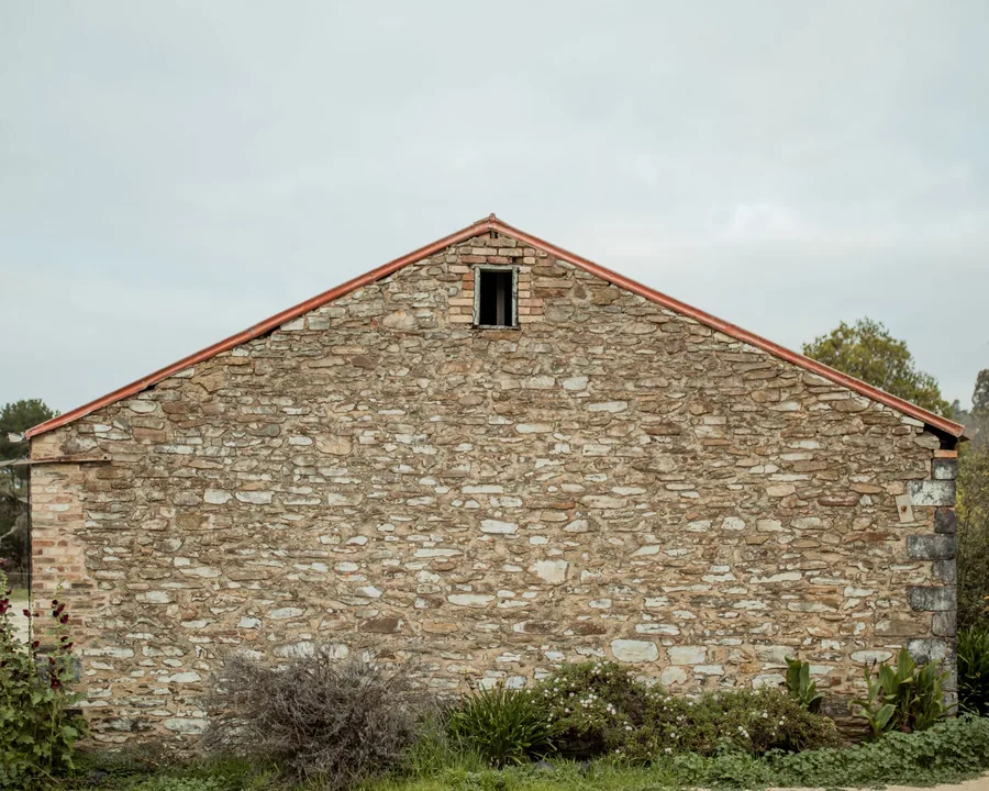 The Brae Dawesley &mdash; the stone gable wall