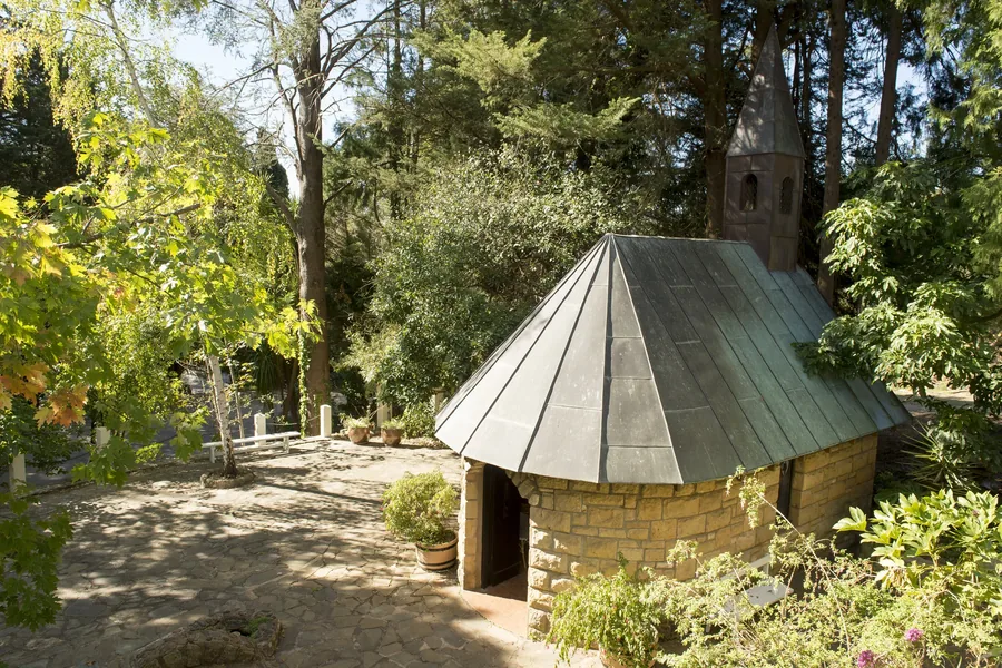 The Manor Basket Range &mdash; Garden chapel