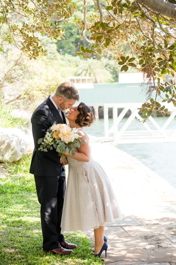 Jazzy Photography: couple kissing by the wharf on Cockatoo Island