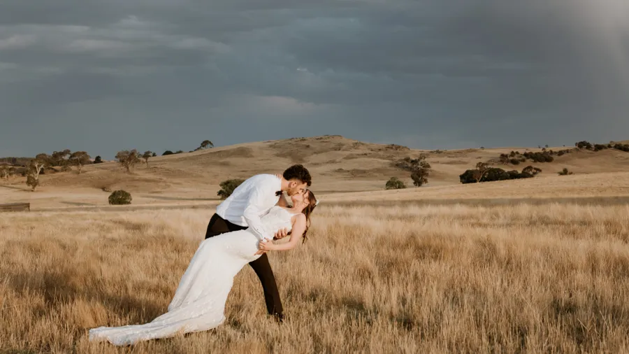 Meredith Photography: dip kiss in the golden grass at The Hayshed