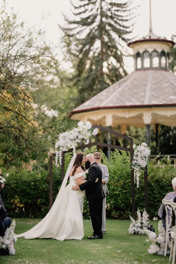 Meredith Photography: ceremony kiss in the garden beside the rotunda