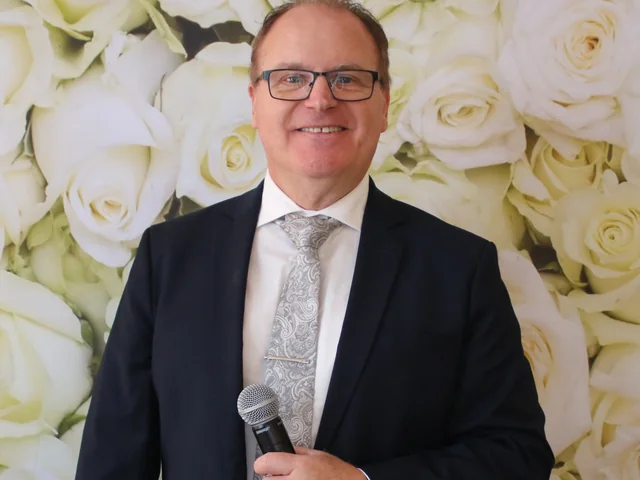 Sydney DJ & MC Services: DJ and MC Richard