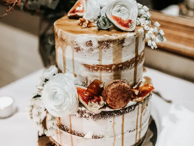 Naked wedding cake decorated with roses and figs